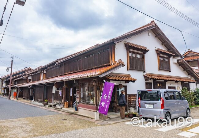 「高田酒造」は重要伝統的建造物群保存地区「倉吉市打吹玉川」の中にあります