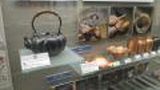 伝統工芸品が展示されてます。