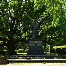 蜂須賀家政銅像