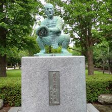 久慈さんの像