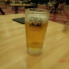 夕食はビールで乾杯から～～。