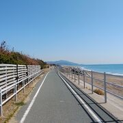 渥美半島の海沿いを通るサイクリングロード