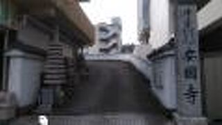 足利尊氏、直義兄弟により開基した歴史ある寺院