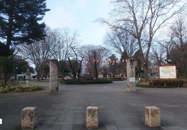 よく整備された落ち着いた雰囲気の公園