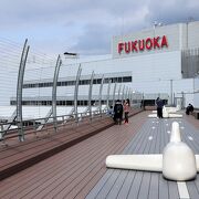 飛行機がたくさん並んでいます