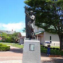 大天使ミカエル像