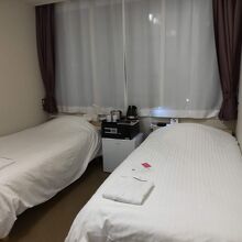 正面の金庫の裏に電気のスイッチが！これはわからない。