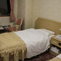 ツインの客室、窓の外は阿寒湖でした