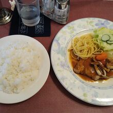 ポークチャップステーキは肉が柔らかい！