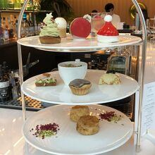 Lobby barのカウンターで頂きます。