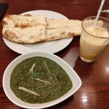 カレーはほうれん草チキン