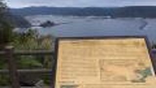 名瀬の港町を一望