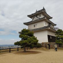 現存する木造天守12の一つ、丸亀城天守。