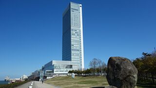 コンベンションセンターの最上階、信濃川などがよく見える。無料で楽しめる展望台です。特設カフェなどイベントも開催されます