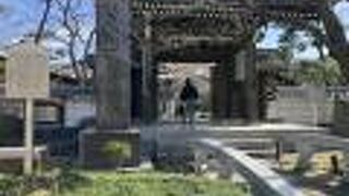 弘法大師がこの地の水を湧き出でる清水に変えた