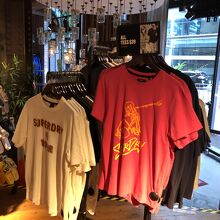 「Superdry 極度乾燥しなさい」以外のロゴＴシャツも有