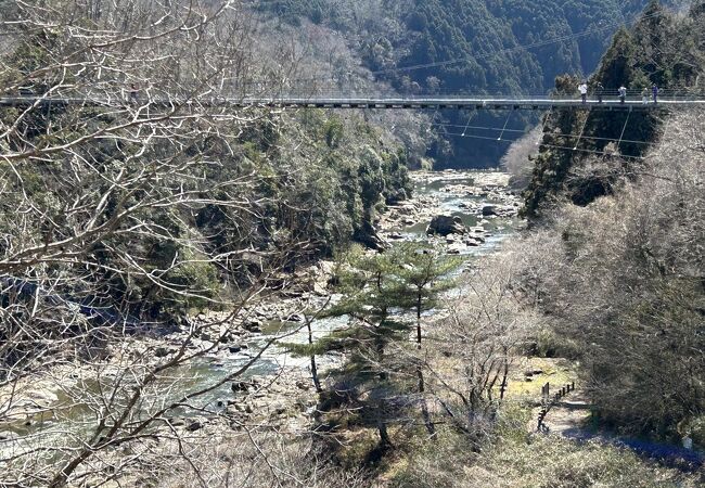 伊賀上野で吊り橋から見る景色が素晴らしい渓谷