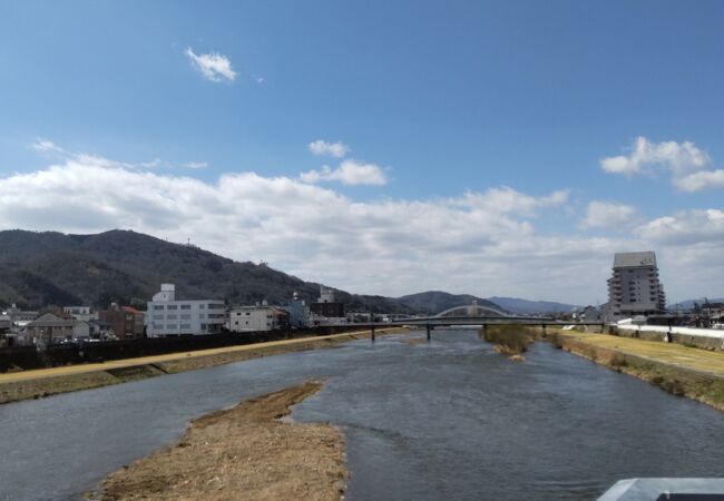 ゆったりと流れる川