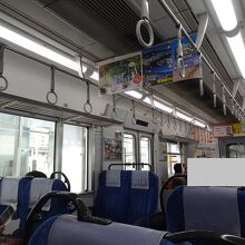 車内は転換クロスシート