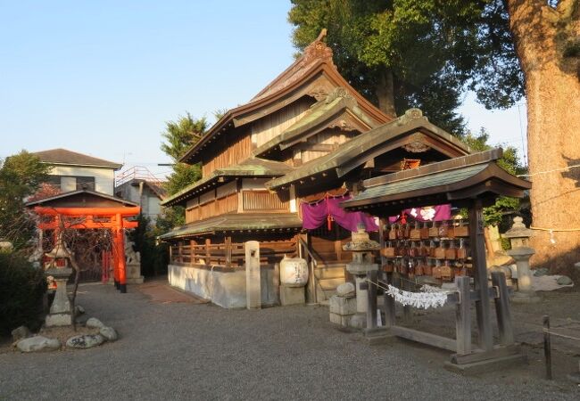 ユニークな建物があります