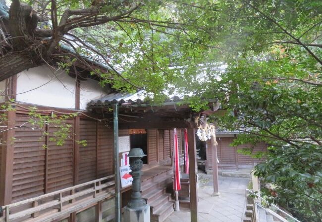 伊勢部柿本神社