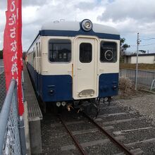 阿字ケ浦駅構内に留置されている古い車両
