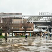 雨の日も駅から濡れずに行けます