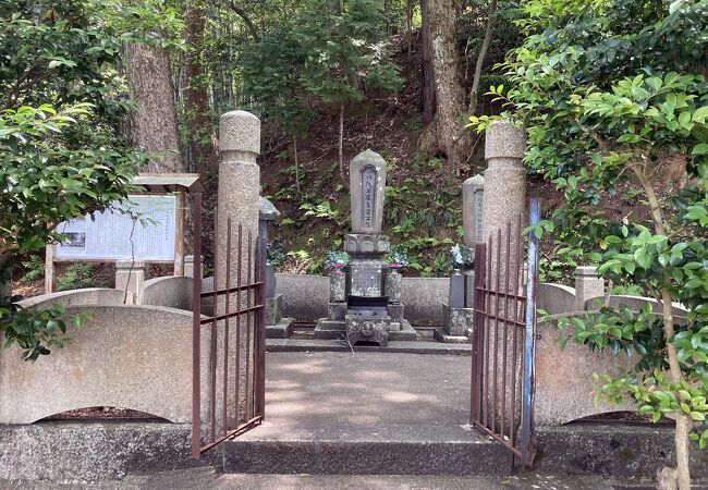 大石りく遺髪塚