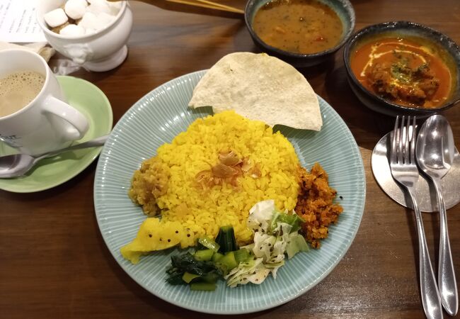 中野の裏路地でスパイスカレー