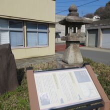 黒崎湊の常夜灯を拡大してみました。