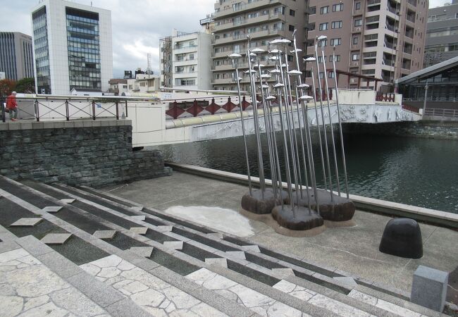 新町川にかかっています