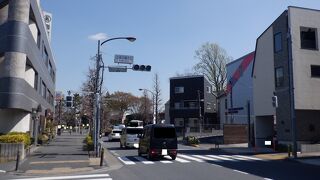 何となく長閑な感じもした道路でした。