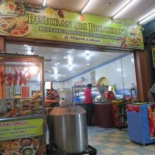 屋内席もありますが…、