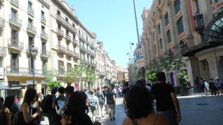 モダンな建築が集まる