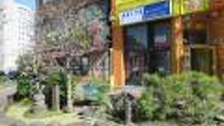 交差点角にあります