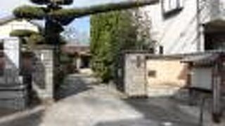 服部半蔵の供養碑が立てられていていました