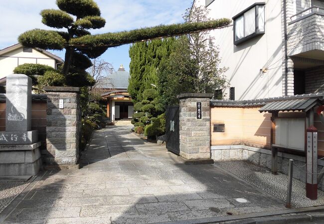 服部半蔵の供養碑が立てられていていました