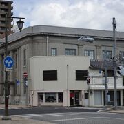 かつて銀行だった建物を利用した美術館