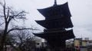 立派な三重塔が目を引くお寺