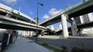 都会らしさが感じられる光景でした