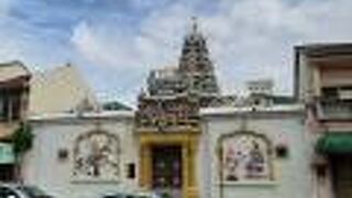 カラフルポップなヒンドゥー教寺院