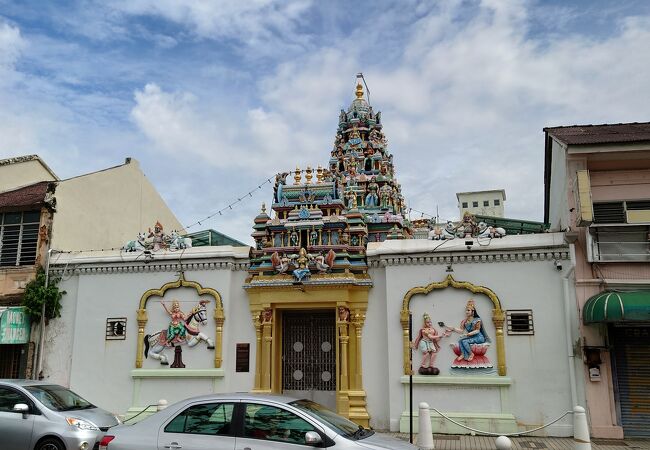 カラフルポップなヒンドゥー教寺院