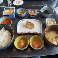 ラウンジの朝食ビュッフェ。和食