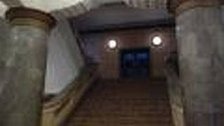 放送と新聞の博物館が入居。