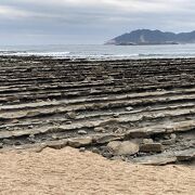 島の周りを囲うようにあります
