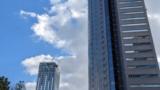 なんば駅と直結の大型商業施設