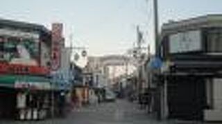 駅から豊川稲荷への通り