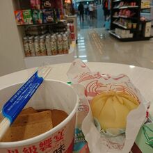 おでんと筍肉まんの朝食