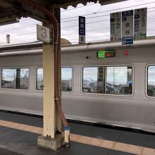 定刻１３：０５深川駅到着