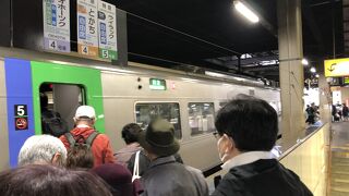 平日、札幌１２：００発のライラック１５号